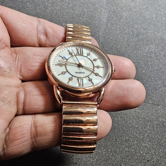 Accutime Ladies Quartz Fashion Watch Rose Gold Tone MOP Roman Dial Working - Picture 3 of 10